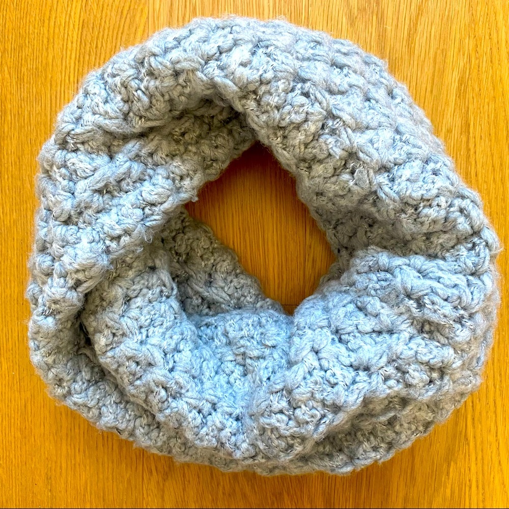 Accessorize || light gray infinity scarf